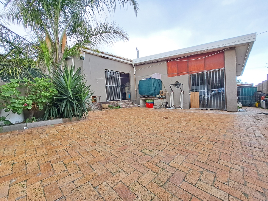 4 Bedroom Property for Sale in Avondale Western Cape